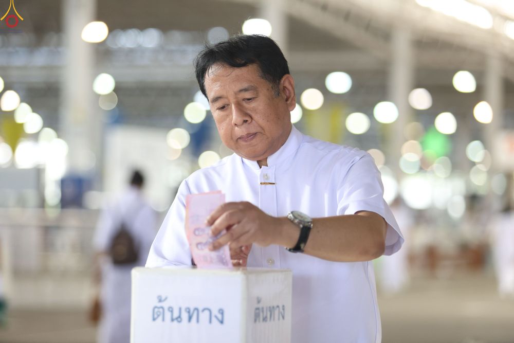 ภาพ No.347452:วันอาทิตย์ต้นเดือนที่ 6 กันยายน พ.ศ.2569 พิธีตักบาตรข้าวสารอาหารแห้ง  ณ บ้านแก้วเรือนทองคุณยาย วัดพระธรรมกาย
