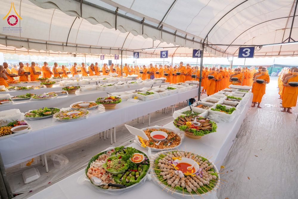 ภาพ No.297977:วันที่ 19 มกราคม พ.ศ. 2569 พิธีถวายภัตตาหารเป็นสังฆทาน แด่พระธรรมยาตรา ณ อนุสรณ์สถานบางปลา วัดบางปลา อำเภอบางเลน จังหวัดนครปฐม ในโครงการธรรมยาตรา กตัญญูบูชา มหาปูชนียาจารย์ พระมงคลเทพมุนี(สด จนฺทสโร) พระผู้ปราบมาร อนุสรณ์สถาน 7 แห่ง ปีที่ 14
