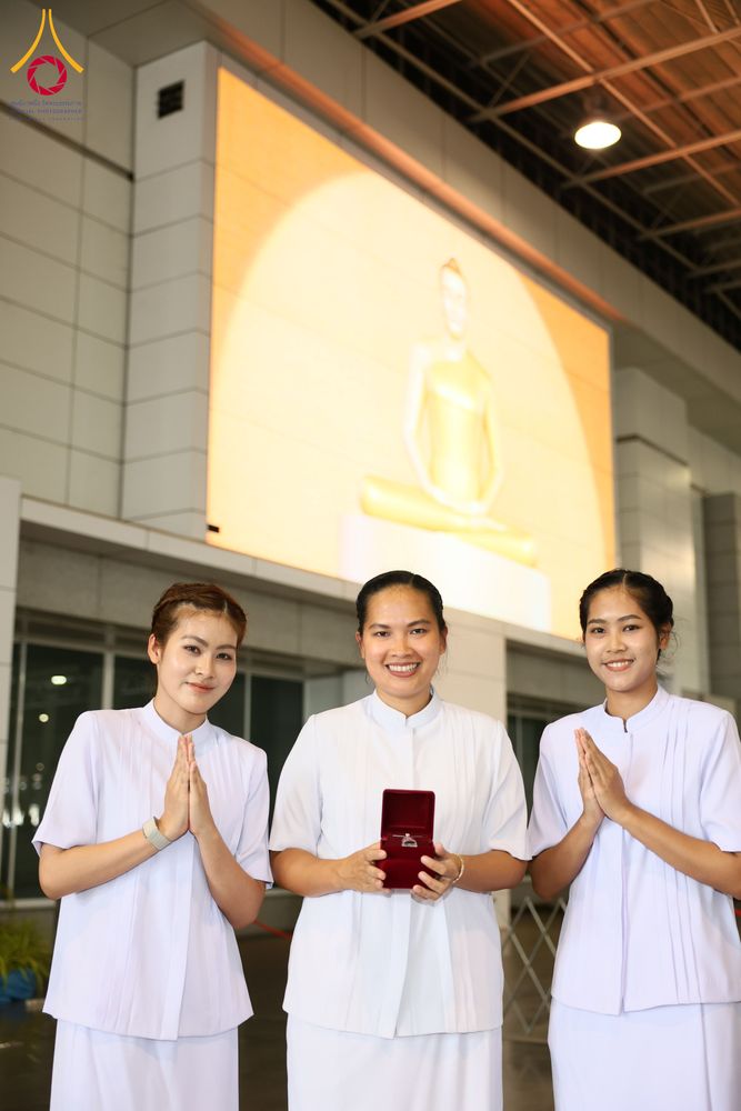 ภาพ No.338150:วันอาทิตย์ต้นเดือน 5 กรกฎาคม พ.ศ.2569 สัมมนาพิเศษ พิธีมอบพระของขวัญ ณ ห้องแก้วสารพัด1 วัดพระธรรมกาย