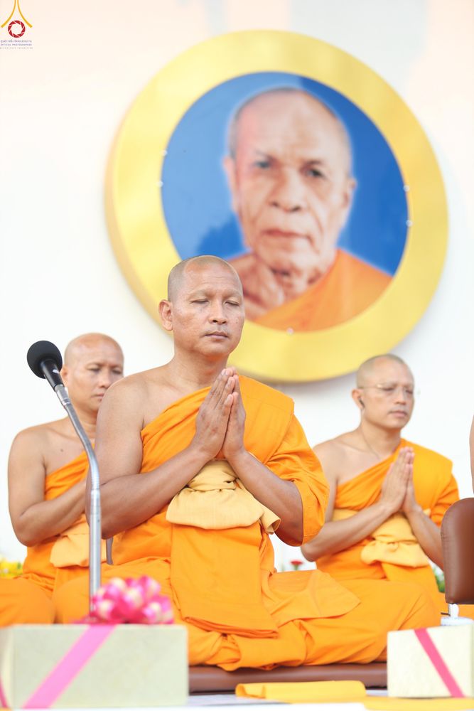 ภาพ No.297543:วันที่ 18 มกราคม พ.ศ. 2569 พิธีตักบาตรพระธรรมยาตรา ณ วัดโบสถ์บน ต.บางคูเวียง จ.นนทบุรี อนุสรณ์สถานลำดับที่ 4 สถานที่เกิดด้วยกายธรรม ในโครงการธรรมยาตรา กตัญญูบูชา มหาปูชนียาจารย์ พระมงคลเทพมุนี(สด จนฺทสโร) พระผู้ปราบมาร อนุสรณ์สถาน 7 แห่ง ปีที่ 14