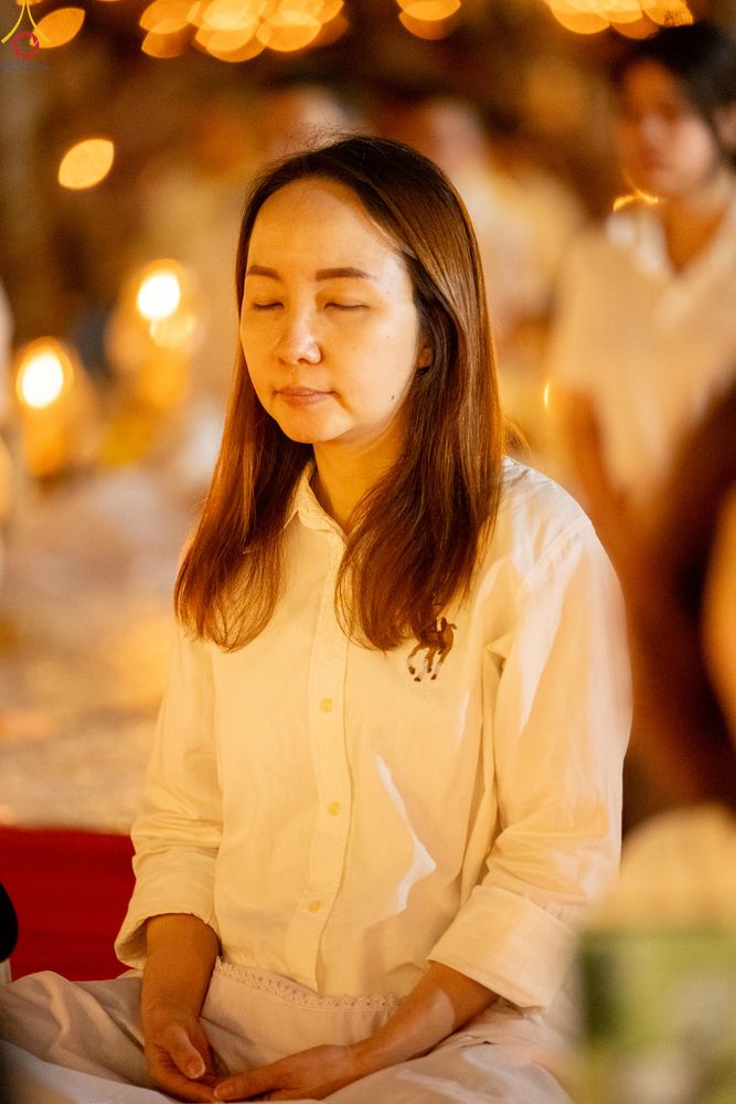 ภาพ No.290204:วันที่ 6 มกราคม พ.ศ. 2569 พิธีจุดประทีปถวายเป็นพุทธบูชา และบูชาธรรมมหาปูชนียาจารย์ (ภาพชุดที่ 2) ณ อนุสรณ์สถานมหาวิหารพระมงคลเทพมุนี (โลตัสแลนด์) อ.สองพี่น้อง จ.สุพรรณบุรี ในโครงการธรรมยาตรา กตัญญูบูชา มหาปูชนียาจารย์ พระมงคลเทพมุนี(สด จนฺทสโร) พระผู้ปรา