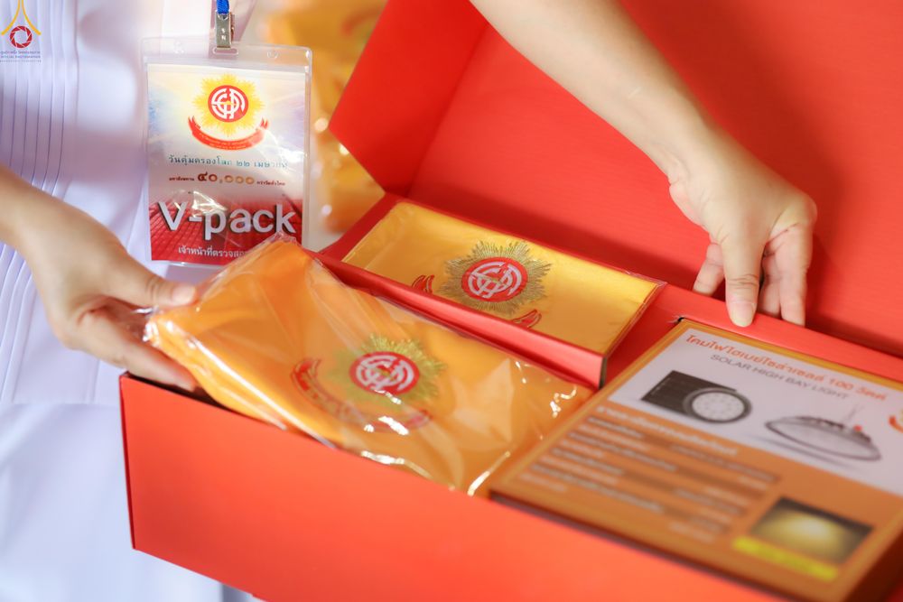 ภาพ No.321992:วันที่ 12 -13 เมษายน พ.ศ.2569 การเตรียมกล่องไทยธรรม + การขนย้ายเก้าอี้ เพื่องานถวายมหาสังฆทาน 40,000 กว่าวัดทั่วประเทศ วันคุ้มครองโลก 22 เมษายน พ.ศ.2569 วัดพระธรรมกาย