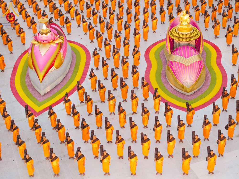 ภาพ No.294657:วันอาทิตย์ที่ 14 ธันวาคม พ.ศ.2568 พระธรรมยาตราปฏิบัติธรรมและถ่ายภาพหมู่ประวัติศาสตร์ ณ วัดสองพี่น้อง ต.ต้นตาล อ.สองพี่น้อง จ.สุพรรณบุรี ในโครงการธรรมยาตรา กตัญญูบูชา มหาปูชนียาจารย์ พระมงคลเทพมุนี(สด จนฺทสโร) พระผู้ปราบมาร อนุสรณ์สถาน 7 แห่ง ปีที่ 14