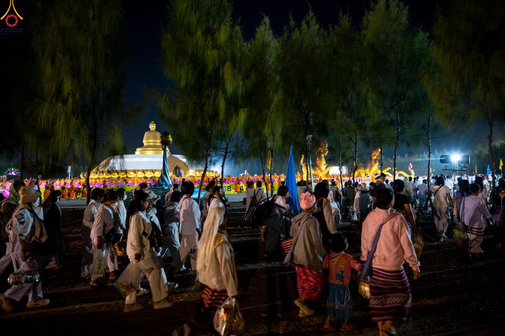 ภาพ No.302375:วันที่ 24 มกราคม พ.ศ. 2569 พิธีตักบาตรพระธรรมยาตรา ณ อนุสรณ์สถานลำดับที่ 5 สถานที่เผยแผ่วิชชาธรรมกายครั้งแรก อนุสรณ์สถานบางปลา วัดบางปลา อำเภอบางเลน จังหวัดนครปฐม ในโครงการธรรมยาตรา กตัญญูบูชา มหาปูชนียาจารย์ พระมงคลเทพมุนี(สด จนฺทสโร) พระผู้ปราบมาร อนุส