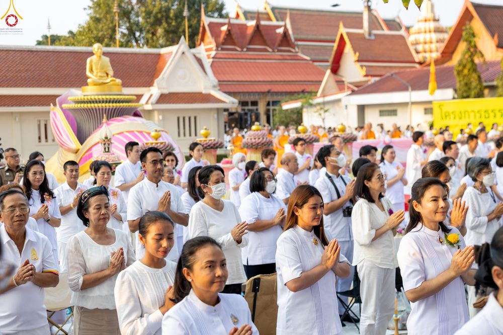 ภาพ No.296881:วันที่ 17 มกราคม พ.ศ. 2569 พิธีจุดประทีปถวายเป็นพุทธบูชา และบูชาธรรมมหาปูชนียาจารย์  ณ วัดโบสถ์บน ต.บางคูเวียง จ.นนทบุรี อนุสรณ์สถานลำดับที่ 4 สถานที่เกิดด้วยกายธรรม ในโครงการธรรมยาตรา กตัญญูบูชา มหาปูชนียาจารย์ พระมงคลเทพมุนี(สด จนฺทสโร) พระผู้ปราบมาร อ