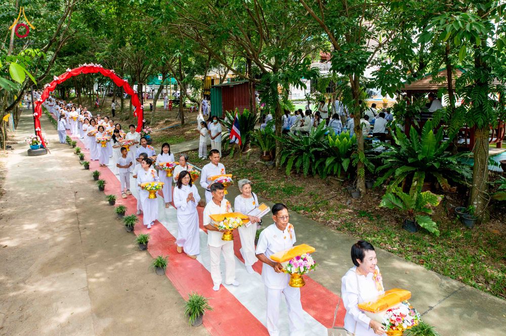 ภาพ No.346551:วันอาทิตย์ที่ 30 สิงหาคม พ.ศ.2569 พิธีทอดผ้าป่า สวดธรรมจักรกัปปวัตนสูตรกลั่นแผ่นดินโปรยรัตนชาติ  สถาปนาองค์พระเจดีย์เพื่อสร้างสันติภาพโลก  ณ ศูนย์ปฏิบัติธรรมพนมสารคาม (เพชรตะวัน) จังหวัดฉะเชิงเทรา