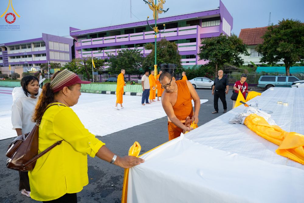 ภาพ No.341203:วันที่ 27 กรกฎาคม พ.ศ. 2569 พิธีตักบาตรพระ 1,000 รูป เมืองพัทลุง  ณ ถนนราเมศวร์ อ.เมือง จ.พัทลุง