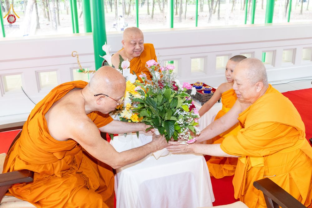 ภาพ No.332282:วันเสาร์ที่ 6 มิถุนายน พ.ศ.2569 พิธีต้อนรับสัญญาบัตร พัดยศ พระราชภาวนาวชิรวิเทศ วิ. ณ อุโบสถพระไตรปิฏก วัดพระธรรมกาย