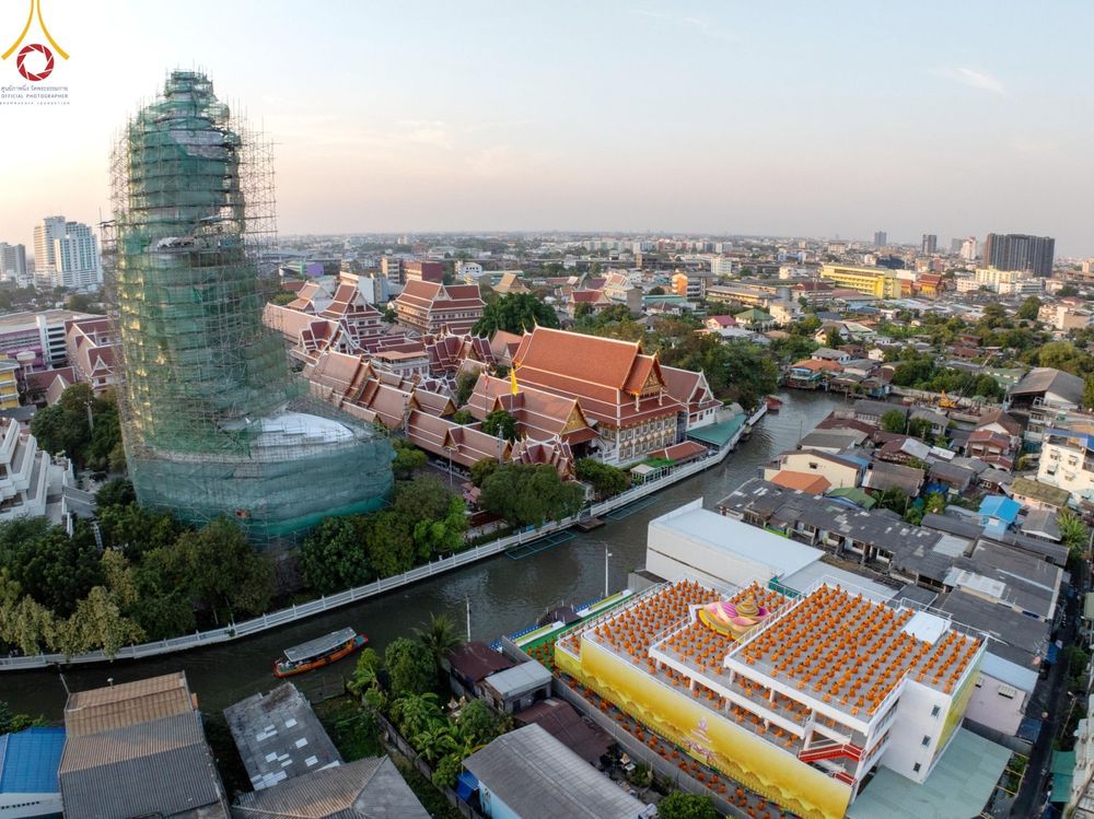 ภาพ No.201377:พระธรรมยาตราปฏิบัติธรรม และถ่ายภาพหมู่ประวัติศาสตร์ ณ อาคารธรรมยาตรา กตัญญูบูชามหาปูชนียาจารย์  ตรงข้ามวัดปากน้ำภาษีเจริญ จ.กรุงเทพมหานคร ในโครงการธรรมยาตรา กตัญญูบูชา มหาปูชนียาจารย์ พระมงคลเทพมุนี(สด จนฺทสโร) พระผู้ปราบมาร อนุสรณ์สถาน 7 แห่ง ปีที่ 13