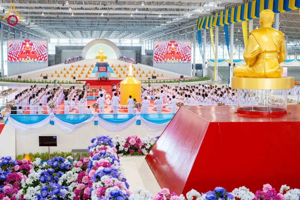 ภาพ No.261284:วันอาทิตย์ที่ 5 ตุลาคม พ.ศ. 2568 พิธีจุดเทียนใจ ไฟนิรันด์ อนันตชัย ณ สภาธรรมกายสากล วัดพระธรรมกาย