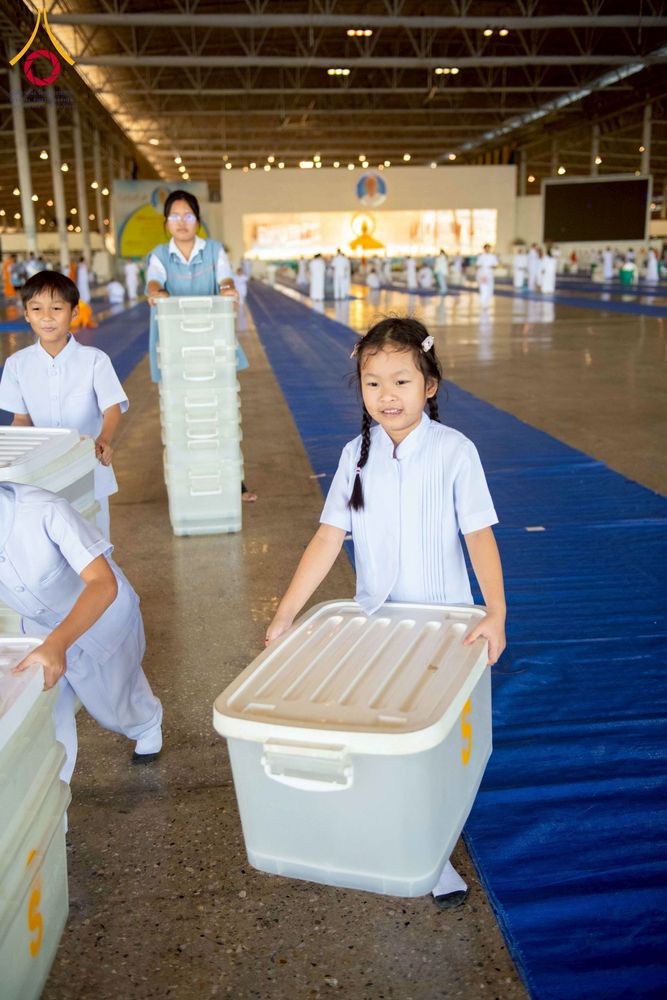 ภาพ No.277071:วันอาทิตย์ที่ 7 ธันวาคม พ.ศ. 2568 พิธีตักบาตรอาทิตย์ต้นเดือน ณ บ้านแก้วเรือนทองคุณยายฯ วัดพระธรรมกาย