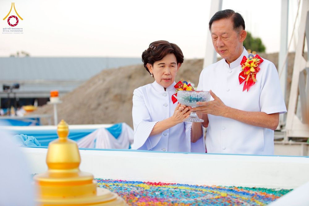 ภาพ No.275161:วันอาทิตย์ที่ 30 พฤศจิกายน พ.ศ. 2568 พิธีตอกเสาเข็ม "สร้างองค์พระเจดีย์เพื่อสร้างสันติภาพโลก" ต้นสุดท้าย ณ ศูนย์ปฏิบัติธรรมระยอง (บ้านช่องลม)