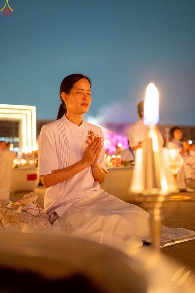 ภาพ No.253710:วันที่ 10 ตุลาคม พ.ศ. 2568 พิธีจุดประทีปบูชาพระผู้ปราบมาร, พิธีจุดประทีปบนพระมหาธรรมกายเจดีย์  20,000 ดวง เนื่องในวันคล้ายวันเกิดครบรอบ 141 ปี พระมงคลเทพมุนี (สด จนฺทสโร)
