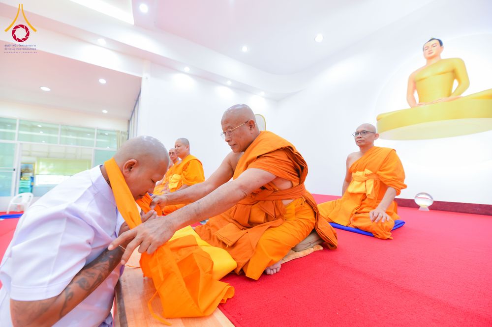 ภาพ No.285148:วันเสาร์ที่ 6 ธันวาคม พ.ศ.2568  พิธีอุปสมบทธรรมทายาท โครงการบรรพชาอุปสมบทหมู่  รุ่นบูชาธรรมมหาปูชนียาจารย์ ประจำปี 2568 ศูนย์ปฏิบัติธรรมและศูนย์อบรมเยาวชนเพชรบุรี อ.ท่ายาง จ.เพชรบุรี ณ วัดศีลคุณาราม อ.เขาย้อย เพชรบุรี