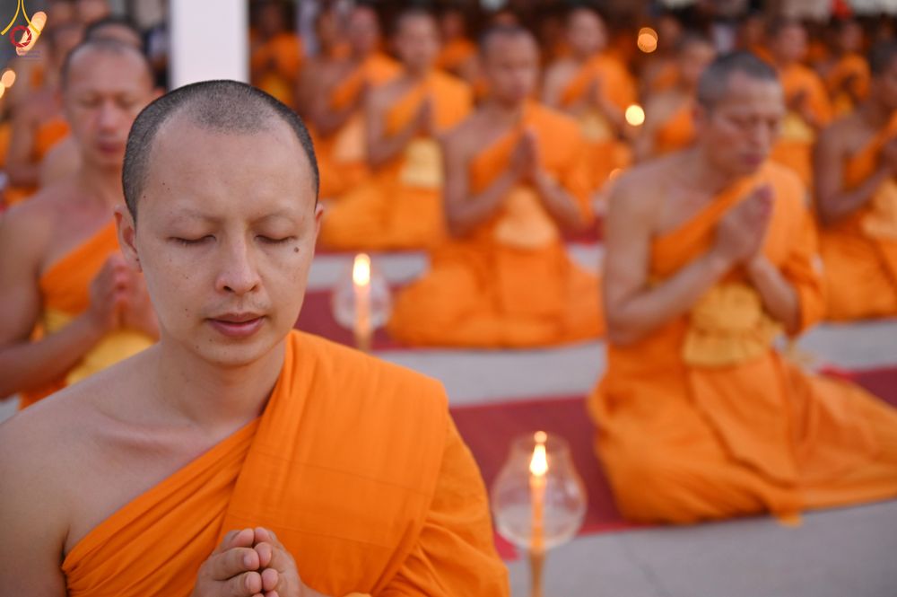 ภาพ No.302880:วันที่ 24 มกราคม พ.ศ. 2569 พิธีจุดประทีปธรรมถวายเป็นพุทธบูชา  และบูชาธรรมมหาปูชนียาจารย์  ณ อาคารธรรมยาตรา กตัญญูบูชามหาปูชนียาจารย์  ตรงข้ามวัดปากน้ำภาษีเจริญ จ.กรุงเทพมหานคร ในโครงการธรรมยาตรา กตัญญูบูชา มหาปูชนียาจารย์ พระมงคลเทพมุนี(สด จนฺทสโร) พระผู