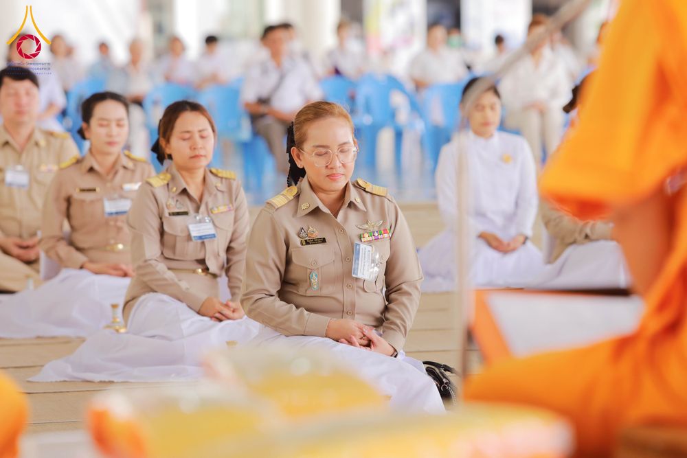 ภาพ No.311549:วันจันทร์ที่ 23 กุมภาพันธ์ พ.ศ. 2569 เปิดโลกทัศน์ผู้บริหารสถานศึกษายุคใหม่ เรียนรู้ต้นแบบการพัฒนาคนผ่านพลัง “บวร–V-Star” ผู้เข้ารับการพัฒนาตามโครงการ สพฐ. ศึกษาดูงานวัดพระธรรมกาย เสริมภาวะผู้นำคุณธรรมสู่การบริหารโรงเรียนอย่างยั่งยืน ณ อาคาร 100 ปี คุณยาย