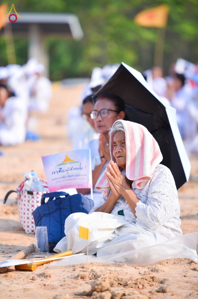 ภาพ No.327228:วันศุกร์ที่ 1 พฤษภาคม พ.ศ.2569 พิธีทอดผ้าป่า โปรยรัตนชาติ ตอกเสาเข็มมงคลต้นแรก สถาปนา “องค์พระเจดีย์เพื่อสร้างสันติภาพโลก” (แห่งแรกของภาคอีสาน) ณ ธุดงคสถานอำนาจเจริญ  อ.เมือง จ.อำนาจเจริญ
