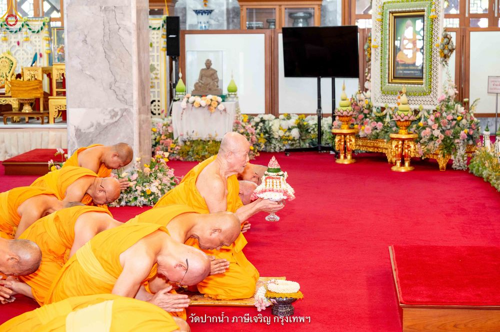 ภาพ No.342114:วันศุกร์ที่ 31 กรกฎาคม พ.ศ.2569 พระภิกษุวัดพระธรรมกาย ทำวัตรพระผู้ใหญ่เนื่องในวันเข้าพรรษา