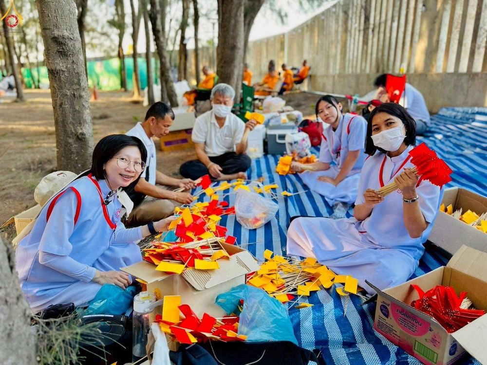 ภาพ No.301419:ภาพเบื้องหลังอาสาสมัครรวมใจ ชุดที่ 4 ในโครงการธรรมยาตรา กตัญญูบูชา มหาปูชนียาจารย์ พระมงคลเทพมุนี(สด จนฺทสโร) พระผู้ปราบมาร อนุสรณ์สถาน 7 แห่ง ปีที่ 14
