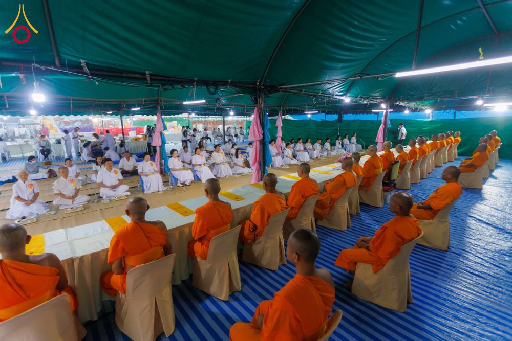 ภาพ No.298488:วันที่ 20 มกราคม พ.ศ. 2569 พิธีถวายภัตตาหารเป็นสังฆทาน แด่พระธรรมยาตรา ณ อนุสรณ์สถานบางปลา วัดบางปลา อำเภอบางเลน จังหวัดนครปฐม ในโครงการธรรมยาตรา กตัญญูบูชา มหาปูชนียาจารย์ พระมงคลเทพมุนี(สด จนฺทสโร) พระผู้ปราบมาร อนุสรณ์สถาน 7 แห่ง ปีที่ 14