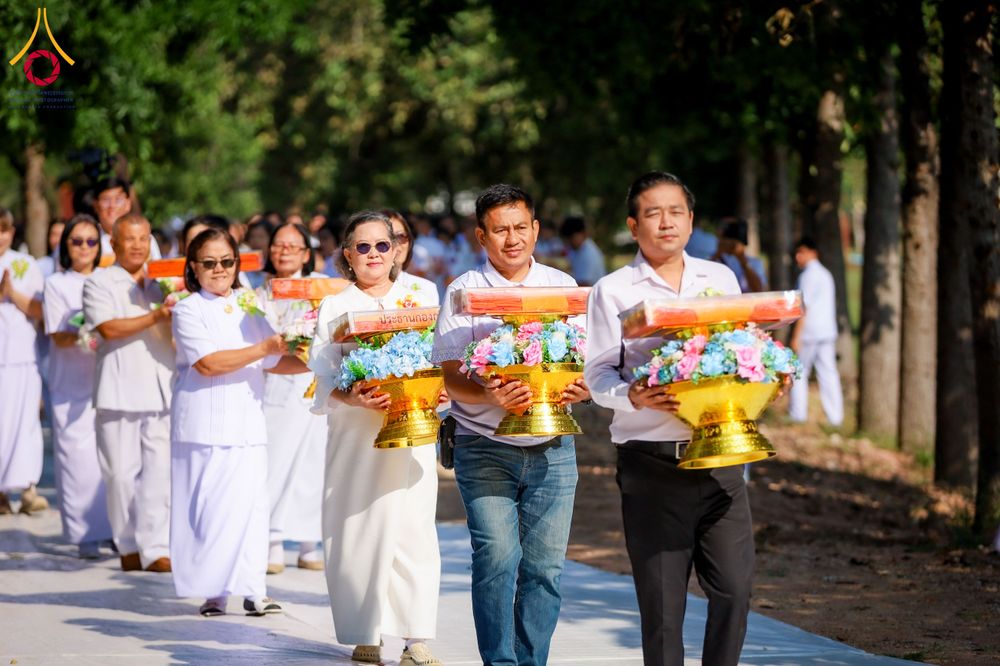 ภาพ No.285718:วันพุธที่ 10 ธันวาคม พ.ศ.2568  พิธีตอกเสาเข็มมงคลต้นสุดท้าย รองรับองค์พระเจดีย์เพื่อสร้างสันติภาพโลก ณ ศูนย์ปฏิบัติธรรมและศูนย์อบรมเยาวชน ชัยนาท