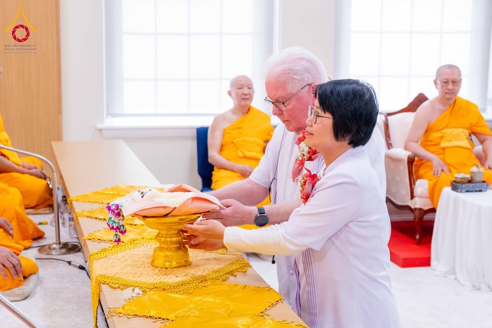 ภาพ No.319139:วันที่ 29 มีนาคม พ.ศ.2569 พิธีอัญเชิญรูปหล่อพระมงคลเทพมุนี (สด จนฺทสโร) ประดิษฐาน ณ ห้องปฏิบัติธรรม “มงคลรัตนโชติ”  วัดพระธรรมกายชิคาโก ประเทศสหรัฐอเมริกา