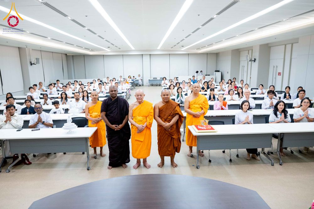 ภาพ No.313142:วันที่ 4 มีนาคม พ.ศ. 2559 หลวงพ่อทัตตชีโว รองเจ้าอาวาสวัดพระธรรมกาย ได้เมตตาถวายการต้อนรับปฏิสันถารพระอาคันตุกะจาก 19 ประเทศ ที่เดินทางมาร่วมงานวันมาฆบูชา ณ วัดพระธรรมกาย