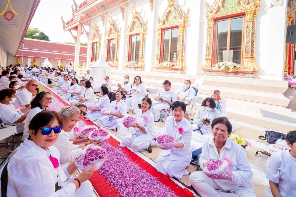 ภาพ No.110584:พิธีต้อนรับพระธรรมยาตรา ในโครงการธรรมยาตรากตัญญูบูชา มหาปูชนียาจารย์ พระมงคลเทพมุนี(สด จนฺทสโร) พระผู้ปราบมาร อนุสรณ์สถาน 7 แห่ง ปีที่ 12 วันที่ 11 มกราคม พ.ศ. 2567 ณ อนุสรณ์สถานลำดับที่ 3 สถานที่เกิดใหม่ในเพศสมณะ วัดสองพี่น้อง จ.สุพรรณบุรี