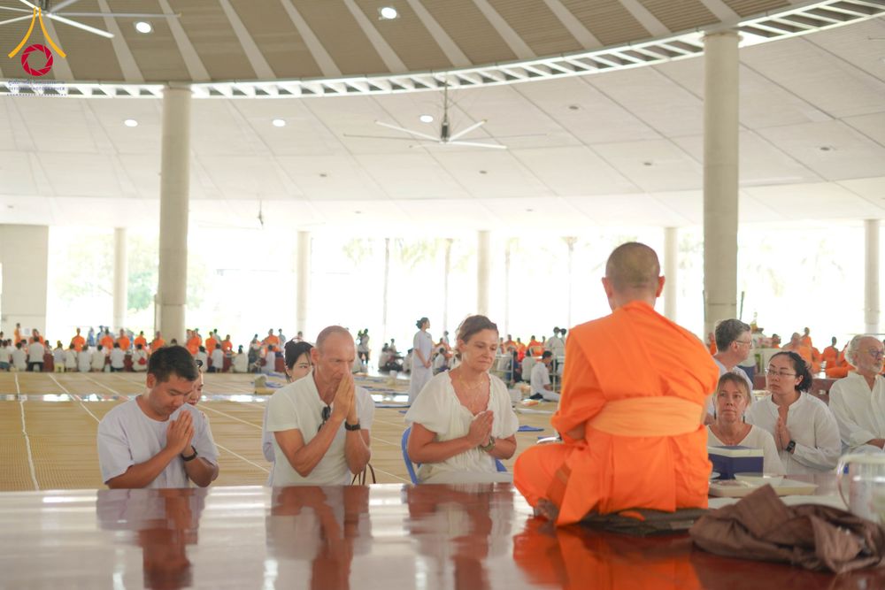 ภาพ No.326811:วันที่ 27-30 เมษายน พ.ศ.2569 ต้อนรับชาวต่างชาติจากประเทศมาเลเซีย ฝรั่งเศส เมียนมาร์ และศรีลังกา  เยี่ยมชมวัดพระธรรมกาย