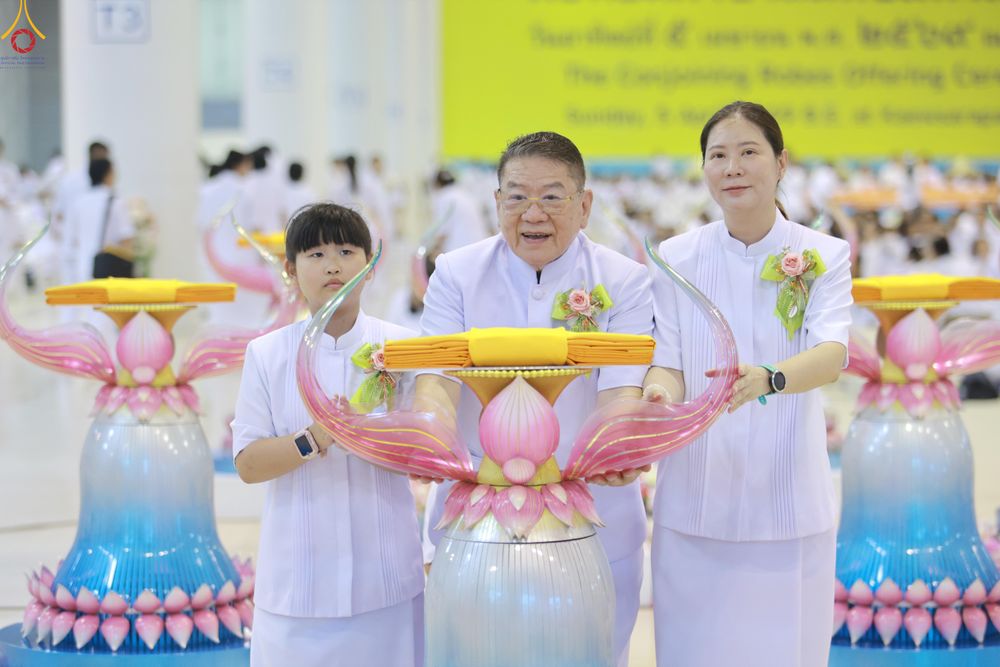 ภาพ No.318539:วันอาทิตย์ต้นเดือนที่ 5 เมษายน พ.ศ.2569 พิธีทอดผ้าป่าสมทบมหาสังฆทาน 40,000 กว่าวัดทั่วประเทศ ณ สภาธรรมกายสากล วัดพระธรรมกาย