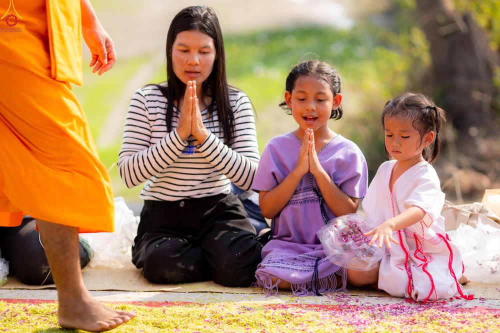 ภาพ No.299406:วันที่ 18 มกราคม พ.ศ. 2569 พิธีต้อนรับพระธรรมยาตรา ณ อนุสรณ์สถานลำดับที่ 5 สถานที่เผยแผ่วิชชาธรรมกายครั้งแรก อนุสรณ์สถานบางปลา วัดบางปลา อำเภอบางเลน จังหวัดนครปฐม ในโครงการธรรมยาตรา กตัญญูบูชา มหาปูชนียาจารย์ พระมงคลเทพมุนี(สด จนฺทสโร) พระผู้ปราบมาร อนุส