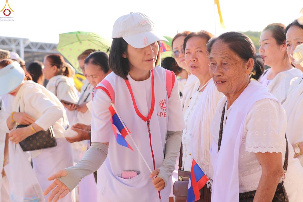 ภาพ No.295997:ภาพเบื้องหลังอาสาสมัครรวมใจ ชุดที่ 1 ในโครงการธรรมยาตรา กตัญญูบูชา มหาปูชนียาจารย์ พระมงคลเทพมุนี(สด จนฺทสโร) พระผู้ปราบมาร อนุสรณ์สถาน 7 แห่ง ปีที่ 14