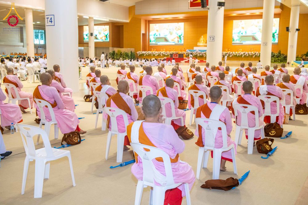 ภาพ No.325658:วันที่ 26 เมษายน พ.ศ.2569 กิจกรรมงานบุญวันอาทิตย์ สาธุชนปฏิบัติธรรมร่วมกัน ณ ห้องแก้วสารพัด 1 วัดพระธรรมกาย ปทุมธานี