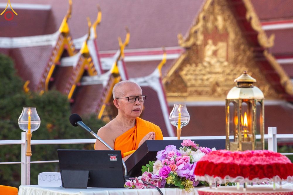 ภาพ No.201655:พิธีจุดประทีปถวายเป็นพุทธบูชา และบูชาธรรมมหาปูชนียาจารย์ ณ อาคารธรรมยาตรา กตัญญูบูชามหาปูชนียาจารย์ ตรงข้ามวัดปากน้ำภาษีเจริญ จ.กรุงเทพมหานคร ในโครงการธรรมยาตรา กตัญญูบูชา มหาปูชนียาจารย์ พระมงคลเทพมุนี(สด จนฺทสโร) พระผู้ปราบมาร อนุสรณ์สถาน 7 แห่ง
