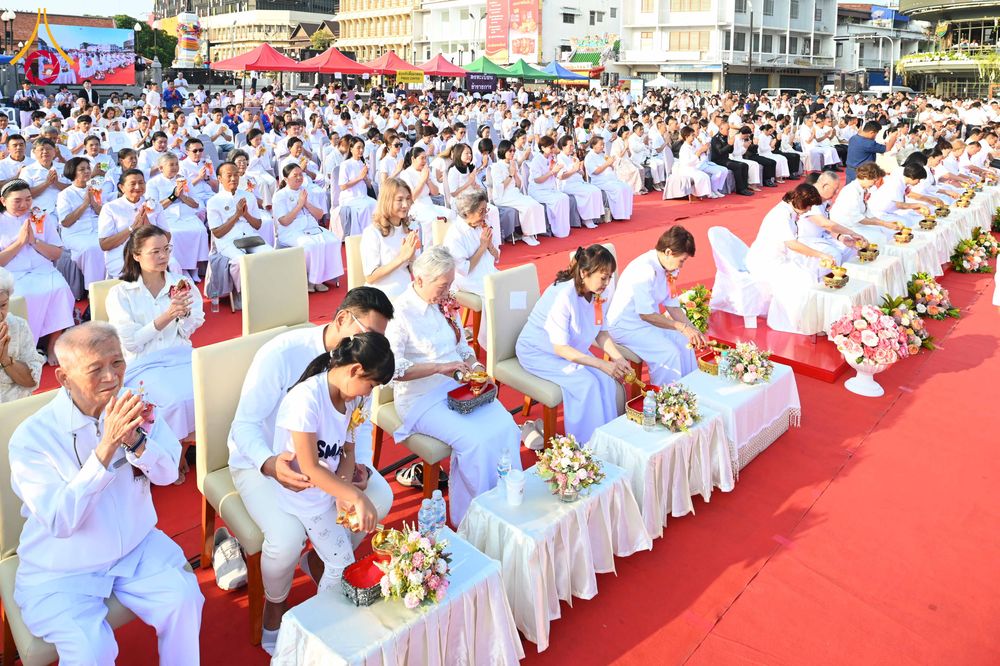 ภาพ No.312634:วันอาทิตย์ที่ 8 มีนาคม พ.ศ.2569 ทำบุญเมืองนครราชสีมา 558 ปี ตักบาตรพระ 10,000 รูป