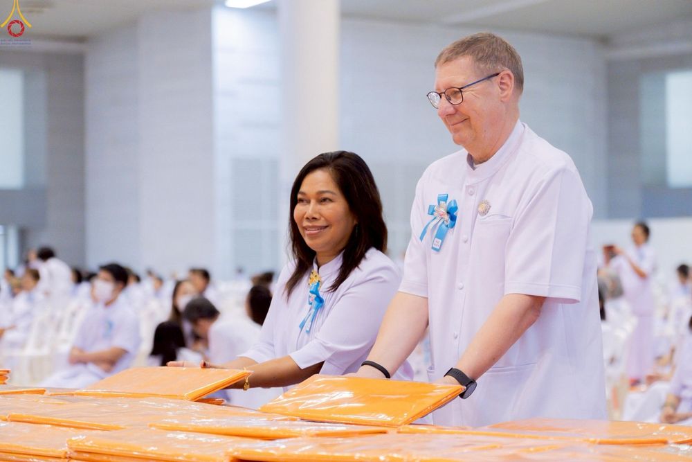 ภาพ No.277566:วันอาทิตย์ต้นเดือนที่ 7 ธันวาคม พ.ศ.2568 พิธีทอดผ้าป่าต้นสมบัติจักรพรรดิ ณ สภาธรรมกายสากล วัดพระธรรมกาย