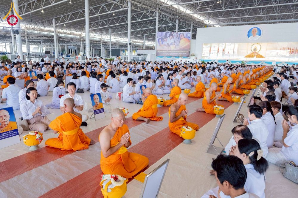 ภาพ No.277813:วันเสาร์ที่ 6 ธันวาคม พ.ศ. 2568 พิธีบรรพชาอุปสมบทและพิธีถวายบาตร โครงการอุปสมบทบูชาธรรมมหาปูชนียาจารย์ ประจำปี พ.ศ.2568 โครงการบวชพระนานาชาติ AEC และ WAB รุ่น CEO (นักบริหาร) รุ่นที่ 5 ณ มหาธรรมกายเจดีย์ วัดพระธรรมกาย