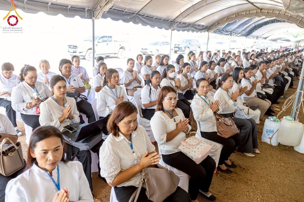ภาพ No.230240:วันเสาร์ที่ 28 มิถุนายน พ.ศ. 2568 พิธีถวายสังฆทาน 323 วัด 4 จังหวัดชายแดนใต้ ปีที่ 21 ครั้งที่ 178 พิธีมอบกองทุนหนุนแรงใจช่วยครูใต้ ปีที่ 18 ครั้งที่ 142 ณ ศูนย์อบรมเยาวชนจังหวัดปัตตานี