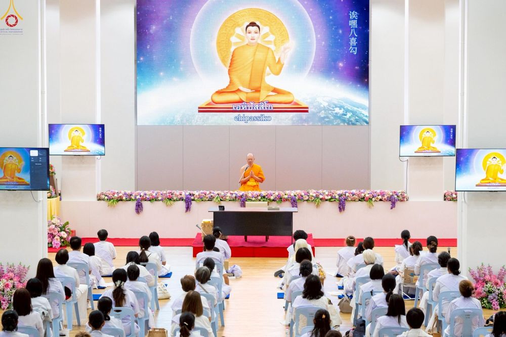 ภาพ No.242807:วันที่ 29-31 สิงหาคม พ.ศ. 2568 องค์กรภาคีเครือข่าย “บวร” (บ้าน-วัด-โรงเรียน-ราชการ) อ.คลองหลวง จัดบวชอุบาสิกาแก้ว ถวายพระราชกุศลแด่สมเด็จพระพันปีหลวง - กตัญญูบูชาแด่ผู้มีพระคุณ