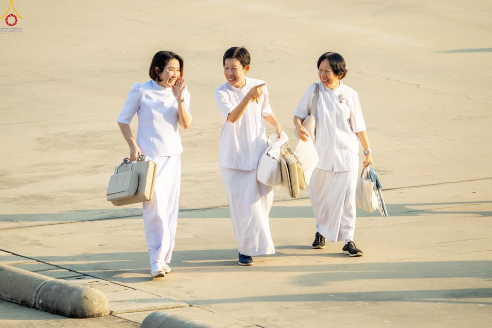 ภาพ No.279950:วันที่ 1 มกราคม พ.ศ.2569 พิธีตักบาตรในวันขึ้นปีใหม่ ณ ลานธรรม วัดพระธรรมกาย