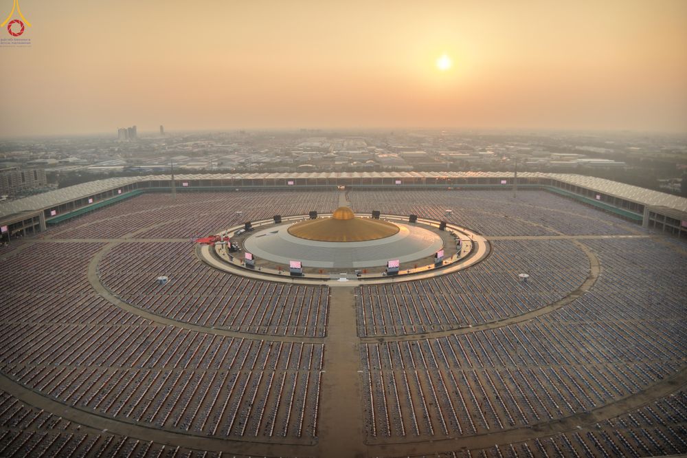 ภาพ No.324080:วันที่ 22 เมษายน พ.ศ.2569 (วันคุ้มครองโลก) พิธีถวายมหาสังฆทาน 40,000 กว่าวัดทั่วประเทศ ณ ลานธรรม พระมหาธรรมกายเจดีย์ วัดพระธรรมกาย