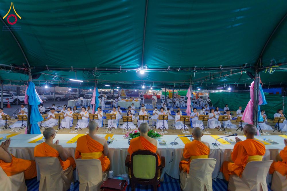 ภาพ No.298480:วันที่ 20 มกราคม พ.ศ. 2569 พิธีถวายภัตตาหารเป็นสังฆทาน แด่พระธรรมยาตรา ณ อนุสรณ์สถานบางปลา วัดบางปลา อำเภอบางเลน จังหวัดนครปฐม ในโครงการธรรมยาตรา กตัญญูบูชา มหาปูชนียาจารย์ พระมงคลเทพมุนี(สด จนฺทสโร) พระผู้ปราบมาร อนุสรณ์สถาน 7 แห่ง ปีที่ 14