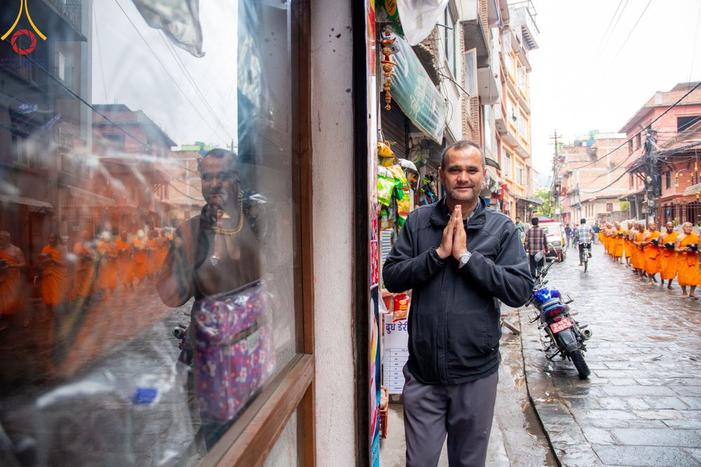 ภาพ No.317158:วันจันทร์ที่ 30 มีนาคม พ.ศ.2569 จาริกบิณฑบาตสยมภูนาทสู่พระราชวังหนุมานโดกา ประเทศเนปาล