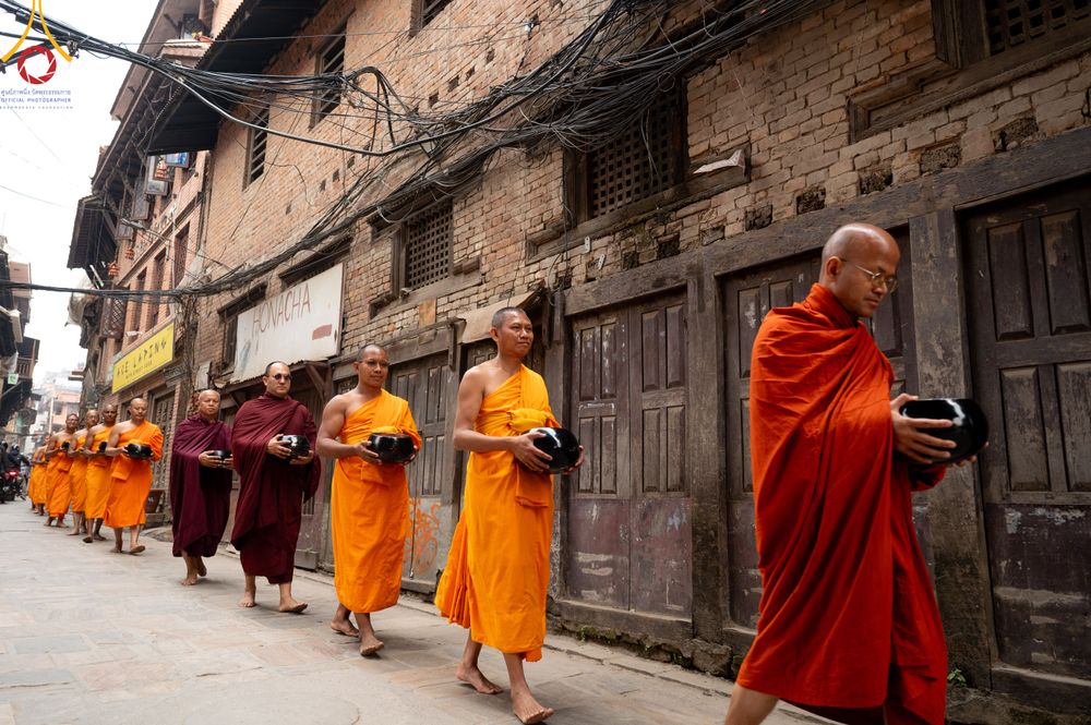 ภาพ No.317253:วันอังคารที่ 31 มีนาคม พ.ศ.2569 จาริกบิณฑบาตแห่งศรัทธา จากวัดอเชศวรสู่สี่แยกปาตันและวัดศรี ประเทศเนปาล