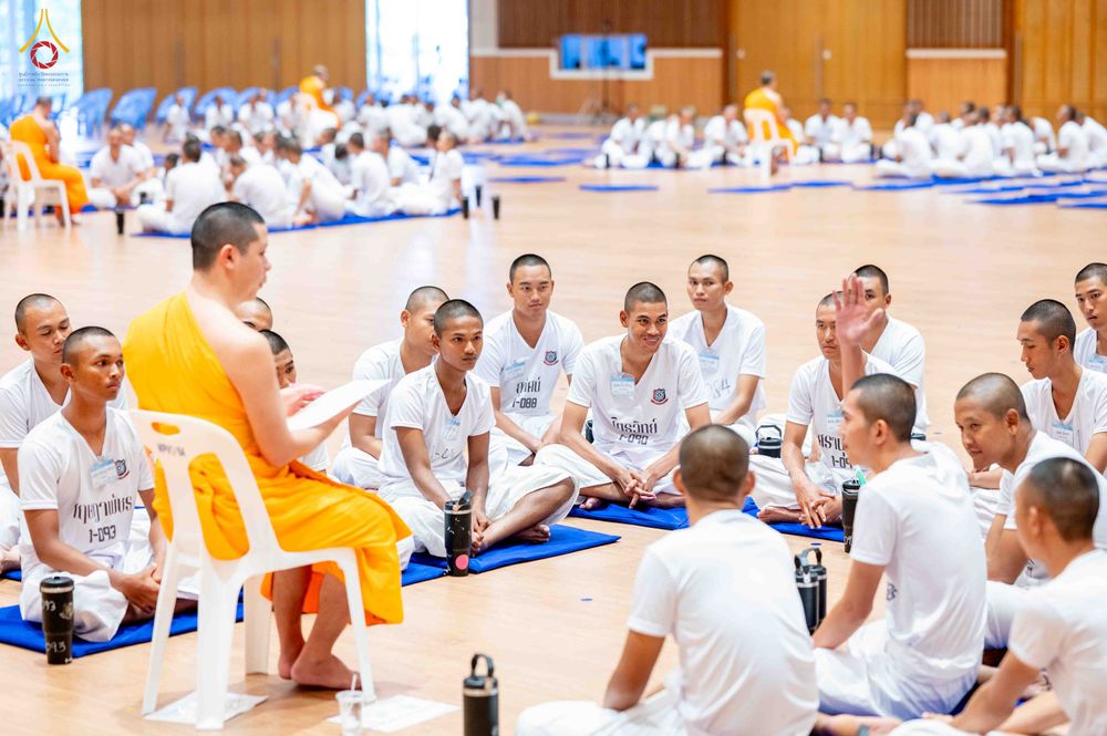 ภาพ No.341065:วันที่ 26 กรกฎาคม พ.ศ. 2569 โครงการพัฒนาคุณธรรม จริยธรรม สำหรับนักเรียนนายสิบตำรวจ (นสต.) รุ่นที่ 17 ศูนย์ฝึกอบรมตำรวจภูธรภาค 1 ได้จัดกิจกรรม ตักบาตรเพื่อน้อมอุทิศถวายเพื่อเป็นพระราชกุศลฯ  และปฏิบัติธรรม ติวธรรมมะ ณ ศูนย์ปฏิบัติธรรมเวิล์ดพีช วัลเล่ย์ (Wo
