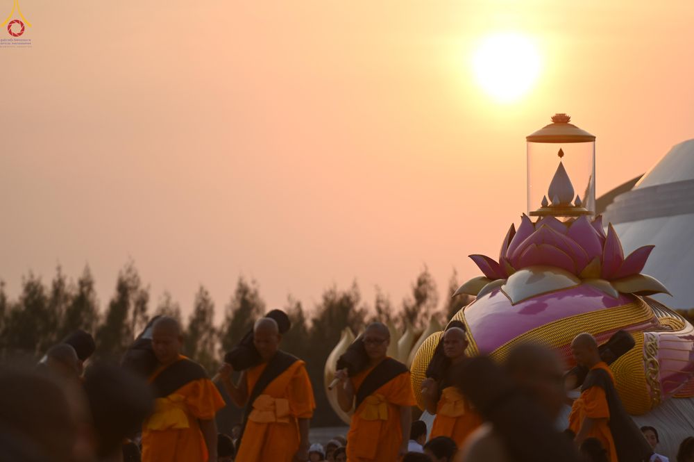 ภาพ No.299521:วันที่ 18 มกราคม พ.ศ. 2569 พิธีต้อนรับพระธรรมยาตรา (ภาพชุดที่ 2) ณ อนุสรณ์สถานลำดับที่ 5  สถานที่เผยแผ่วิชชาธรรมกายครั้งแรก อนุสรณ์สถานบางปลา วัดบางปลา อำเภอบางเลน จังหวัดนครปฐม ในโครงการธรรมยาตรา กตัญญูบูชา มหาปูชนียาจารย์ พระมงคลเทพมุนี(สด จนฺทสโร) พระ