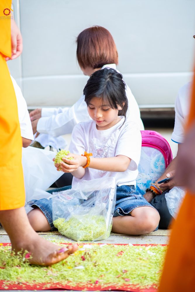 ภาพ No.287906:วันที่ 3 มกราคม พ.ศ. 2569 พิธีต้อนรับพระธรรมยาตรา ครั้งที่ 2 (ภาพชุดที่ 2) ในโครงการธรรมยาตรา กตัญญูบูชา มหาปูชนียาจารย์ พระมงคลเทพมุนี(สด จนฺทสโร) พระผู้ปราบมาร อนุสรณ์สถาน 7 แห่ง ปีที่ 14 ณ อนุสรณ์สถานมหาวิหารพระมงคลเทพมุนี (โลตัสแลนด์) อ.สองพี่น้อง จ.