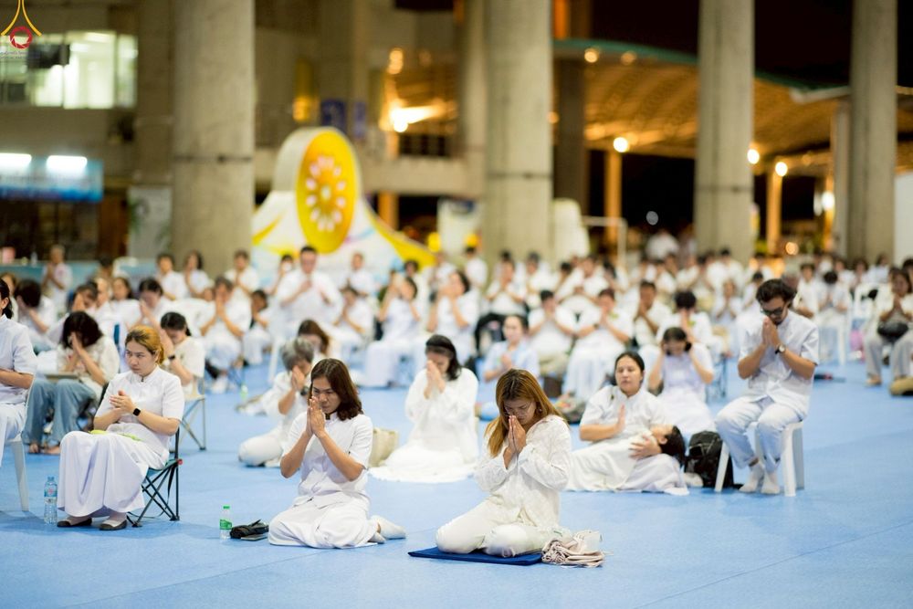 ภาพ No.244454:วันที่ 7 กันยายน พ.ศ. 2568 พิธีฉลองชัยสวดมนต์บทธัมมจักกัปปวัตตนสูตร 7,681,108,108 จบ ณ มหารัตนวิหารคด วัดพระธรรมกาย