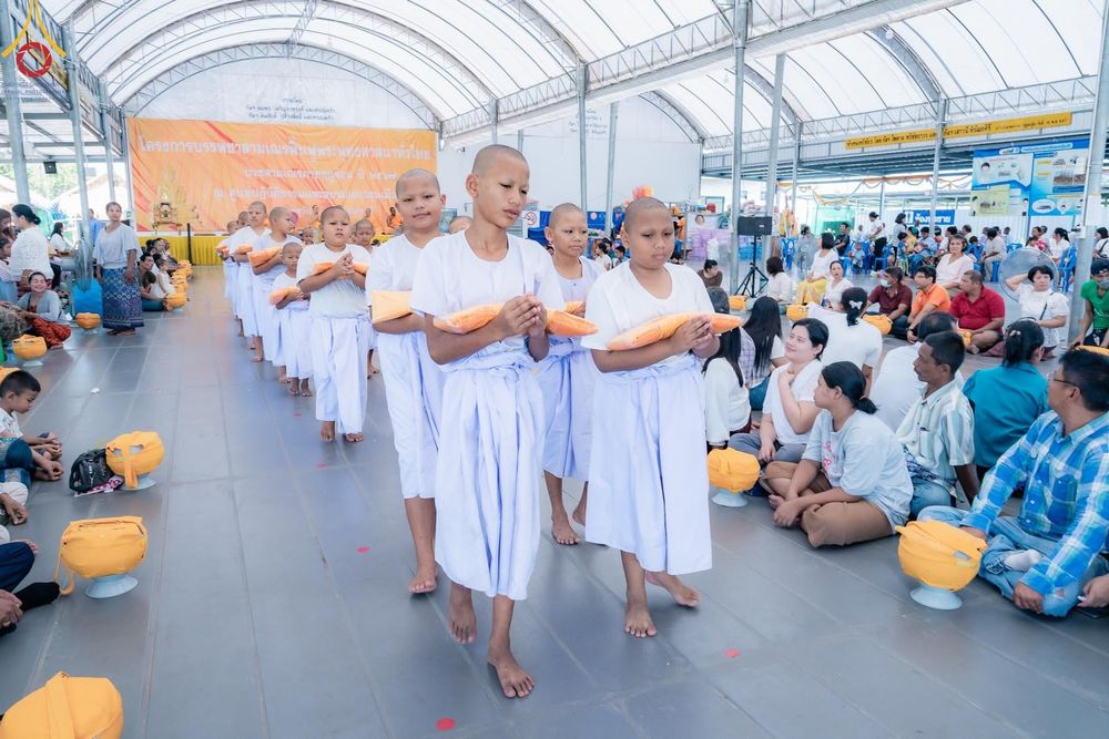 ภาพ No.133491:พิธีขอขมารับผ้าไตร, พิธีบรรพชาสามเณร, สามเณรออกบิณฑบาต ในโครงการบรรพชาสามเณร ฟื้นฟูพระพุทธศาสนาทั่วไทย  ณ ศูนย์ปฏิบัติธรรม และอบรมเยาวชนเมืองยะลา วันที่ 3 เมษายน พ.ศ. 2567