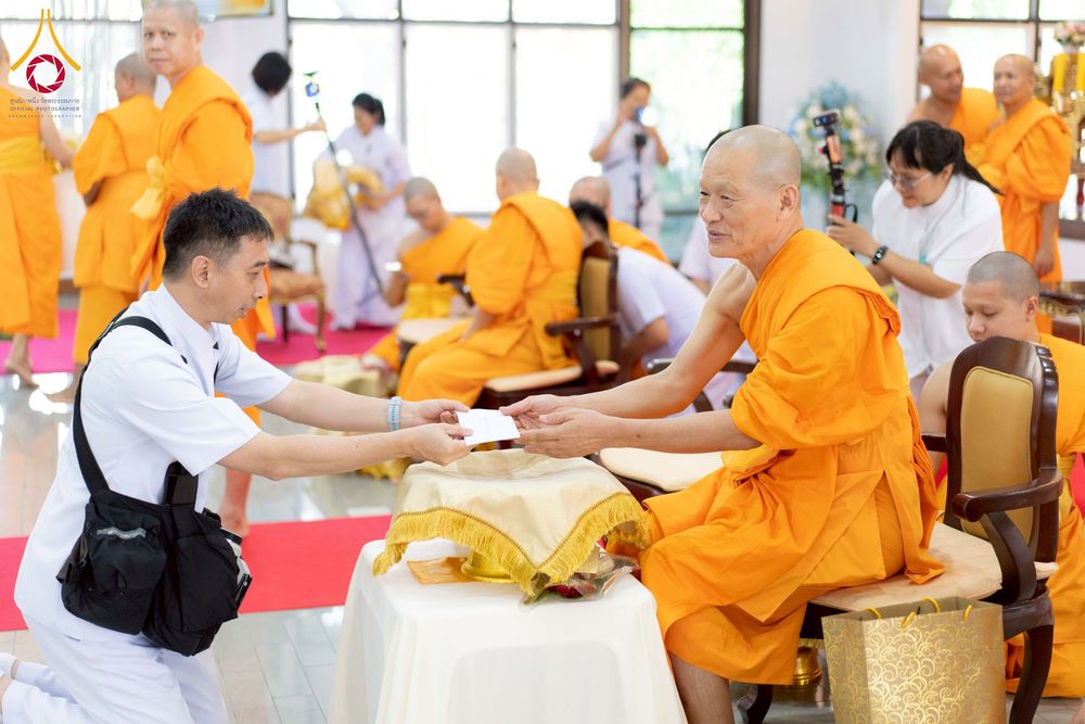 ภาพ No.276736:วันเสาร์ที่ 6 ธันวาคม พ.ศ. 2568 พิธีมุทิตาสักการะ เนื่องในโอกาสที่พระเดชพระคุณพระพรหมดิลก เจ้าอาวาสวัดสามพระยา วรวิหาร เมตตาเป็นประธานในพิธีตั้งฐานานุกรมใน พระราชวิเทศวชิรเวที (บัณฑิต วรปญฺโญ) ผู้ช่วยเจ้าอาวาสวัดพระธรรมกาย (ไวโรจน์ วิโรจโน) ผู้ช่วยเจ้าอา